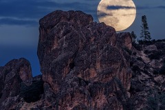 Moonrise West Pinnacles