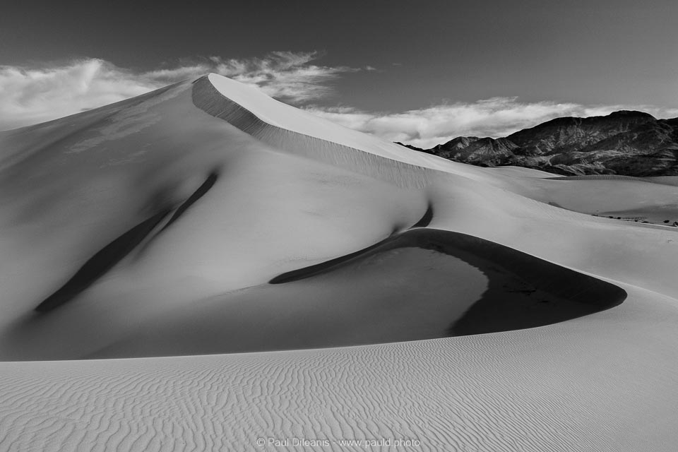 sand dune, black and white, morning light